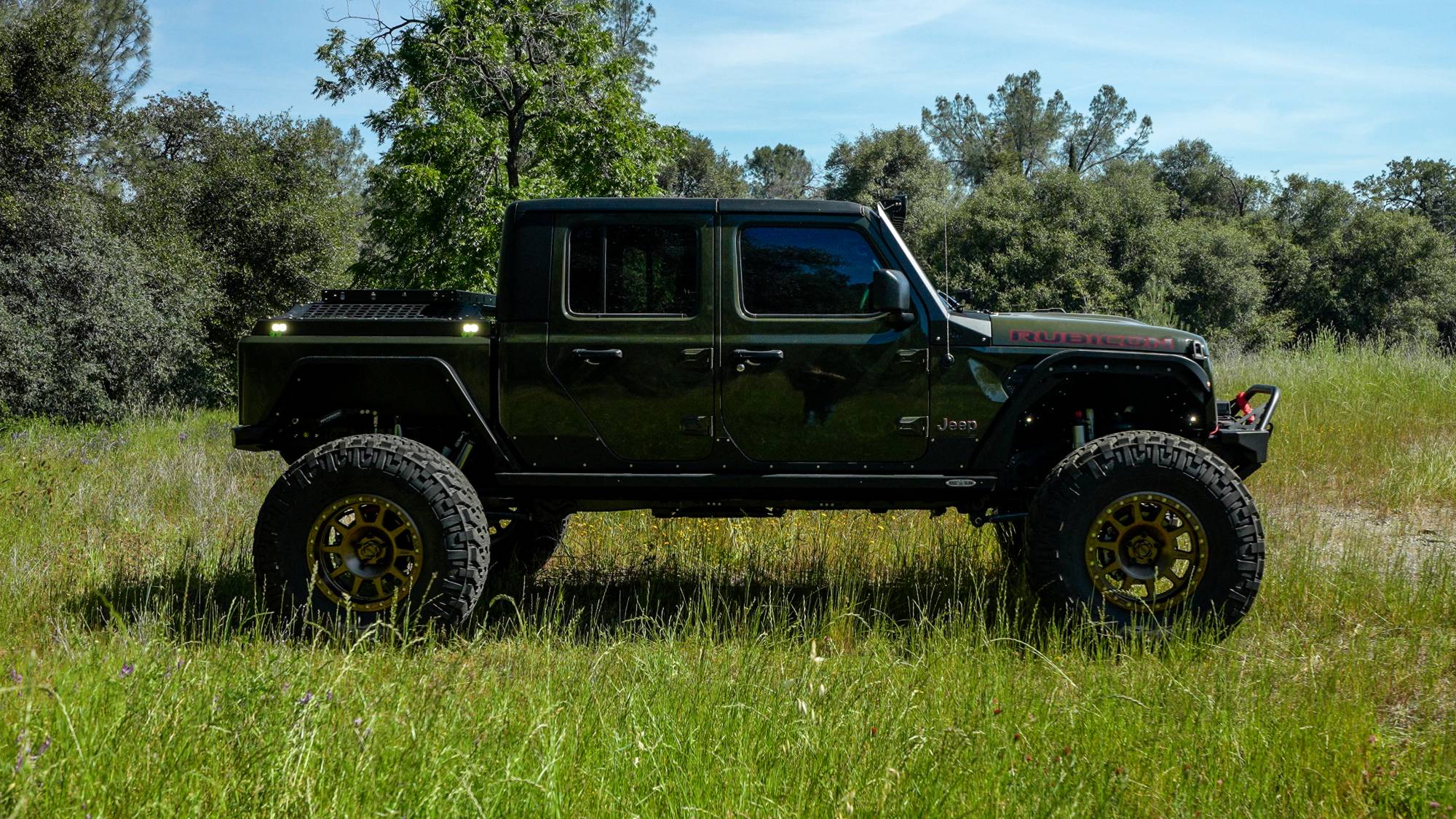 2023 Jeep Gladiator Rubicon, driver side profile